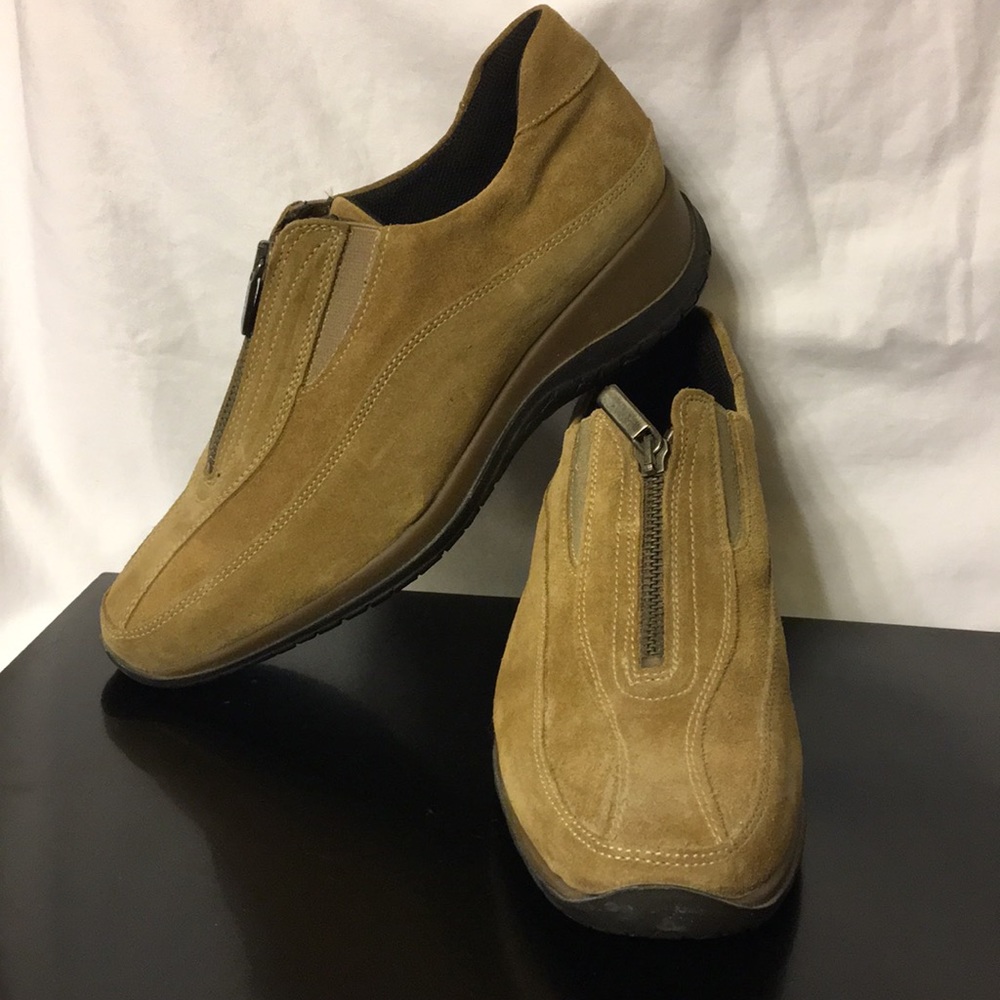 NWOT KEYS Suede Walking Shoes